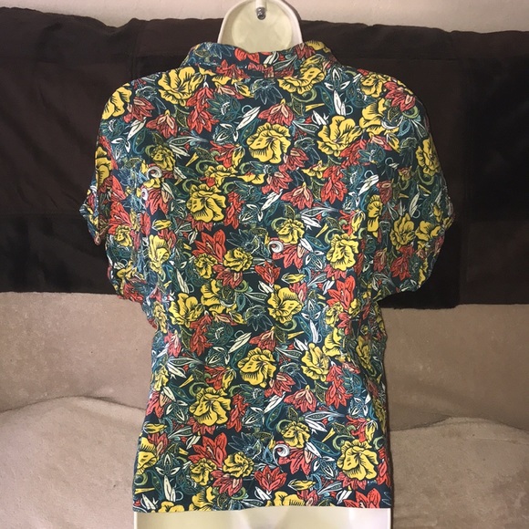 LuLaRoe small button down shirt 💕 - Picture 2 of 3